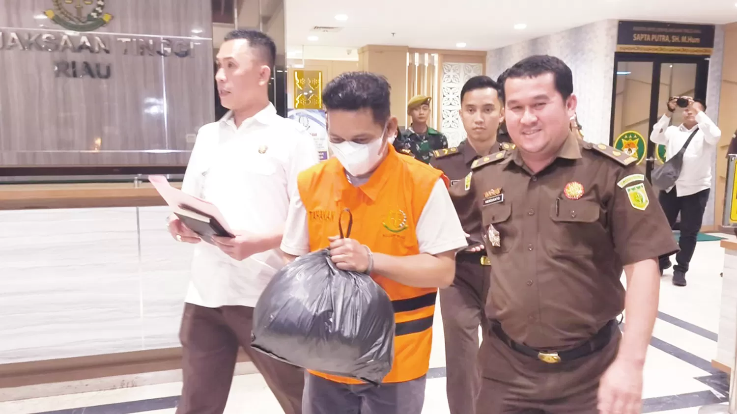 00-Tersangka-korupsi-pengelolaan-PI-10-persen-3497922171